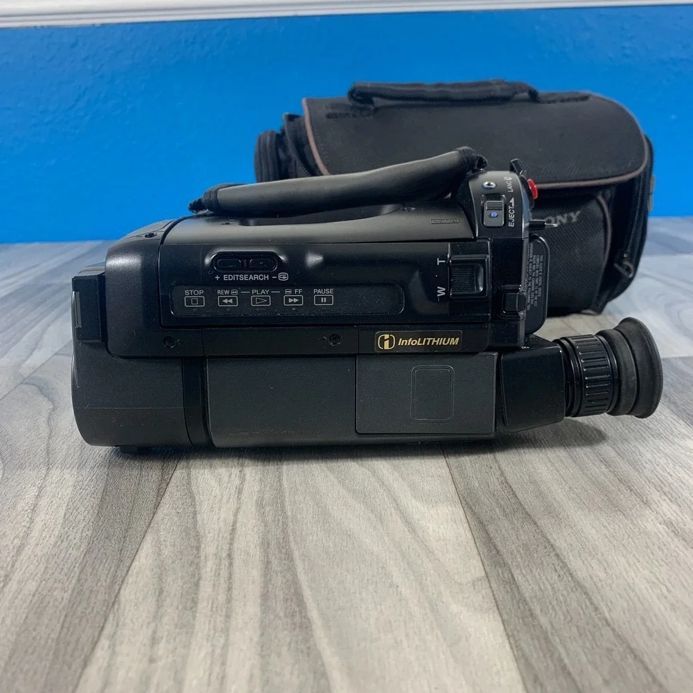 Sony Handycam CCD-TRV215 Vision Video 8 XR Camcorder + Battery Tested & Works